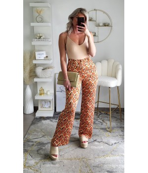Flowing patterned trousers