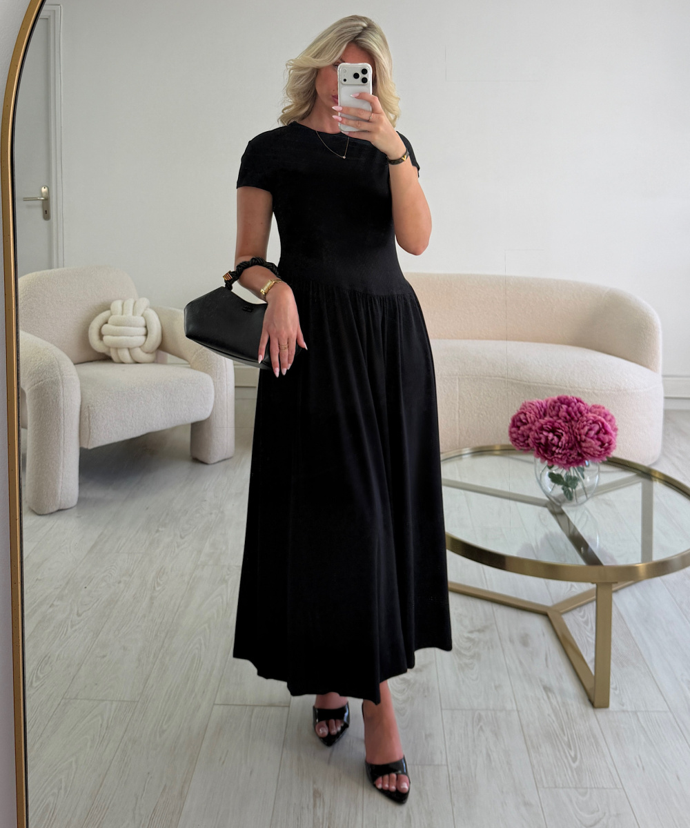 Black Old Money T-shirt Dress - DRESS DESIREE