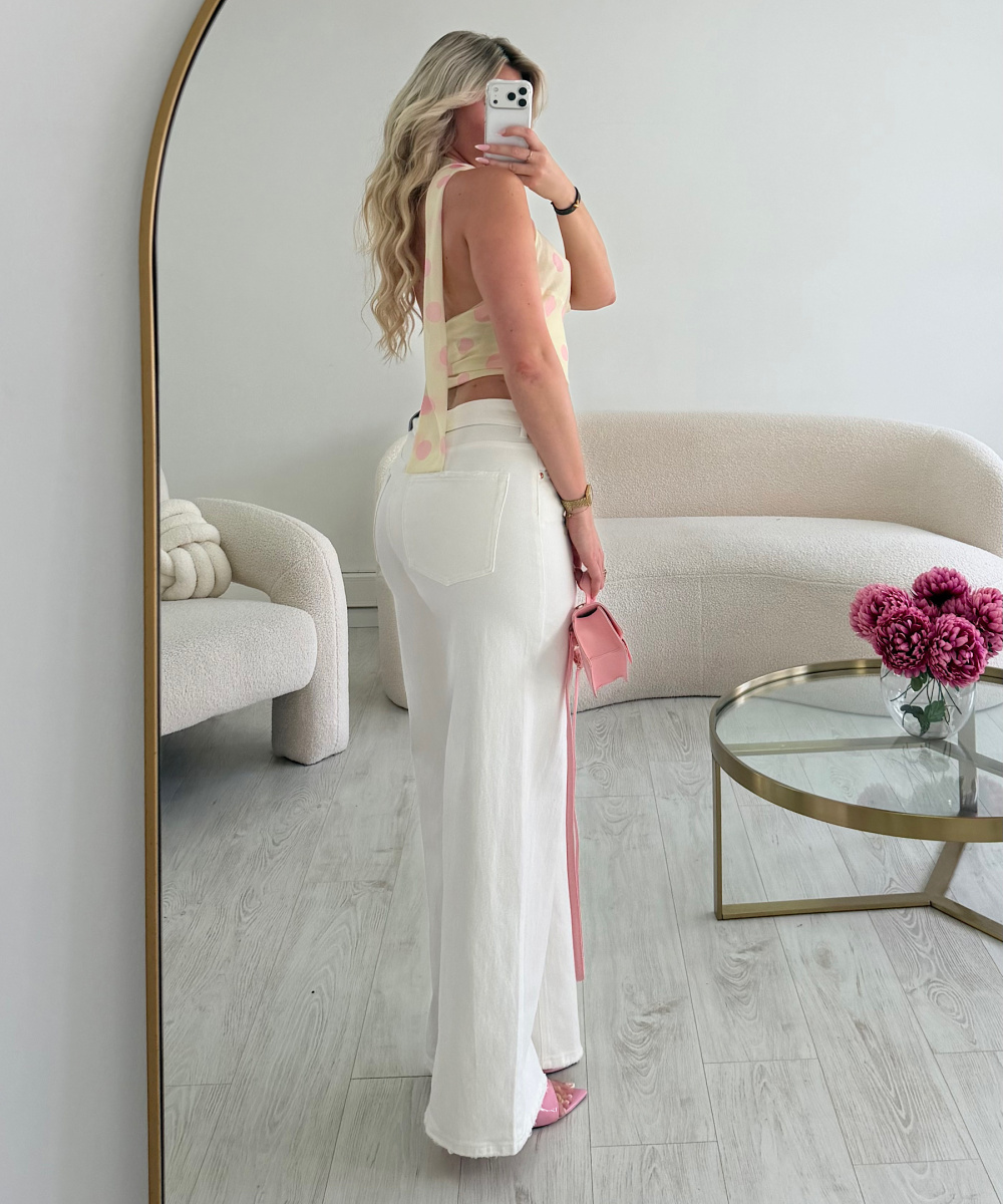 White stretch rolled-up jeans