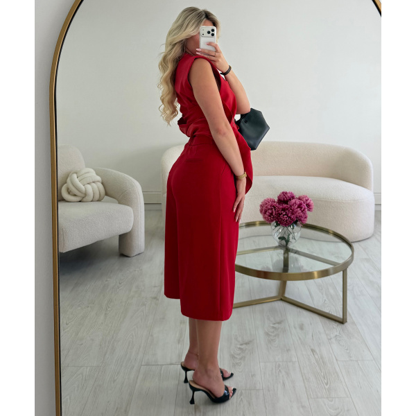 Straight-cut, flowing red Bermuda shorts - DRESS DESIREE