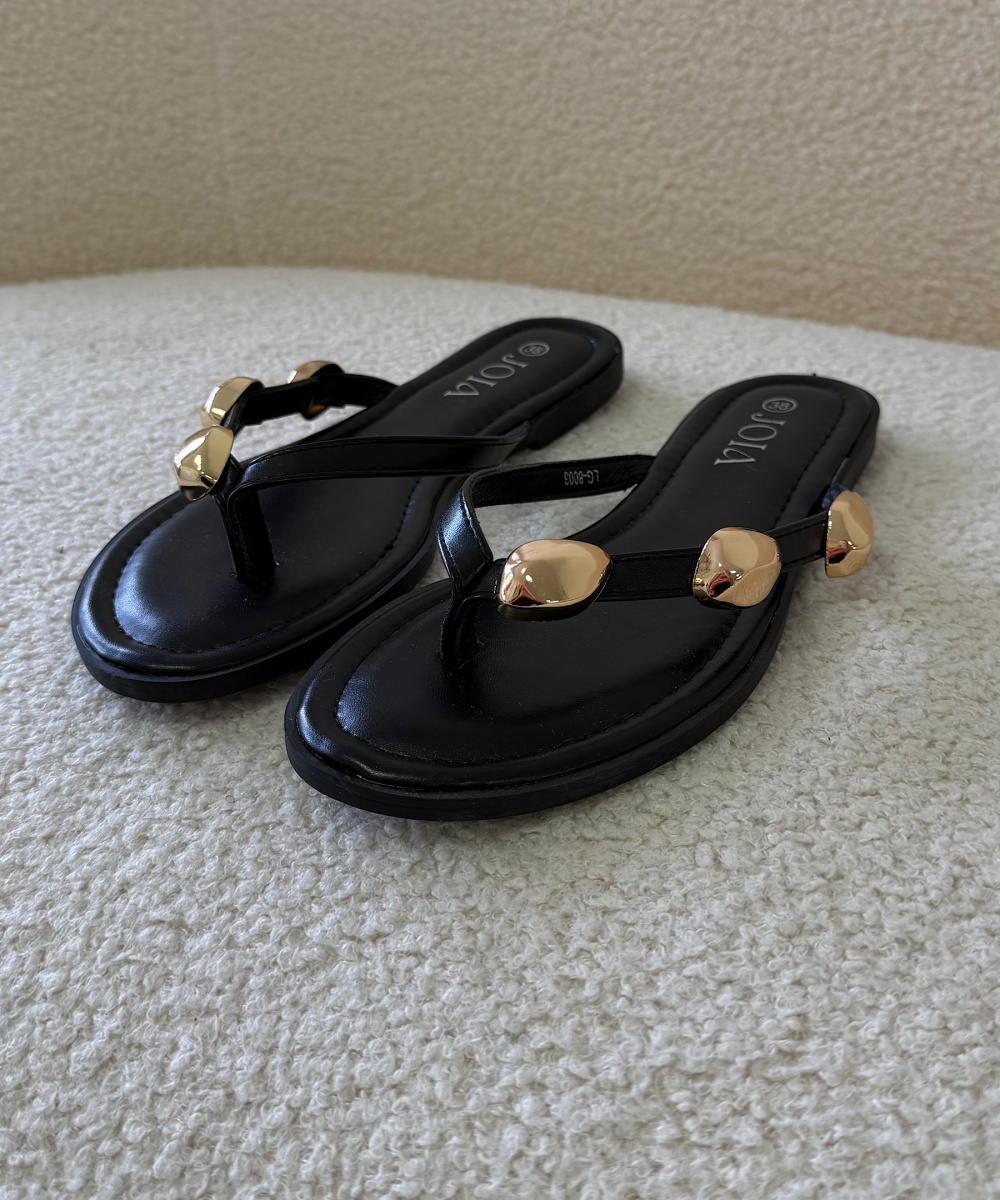 Claquettes noires détails dorés