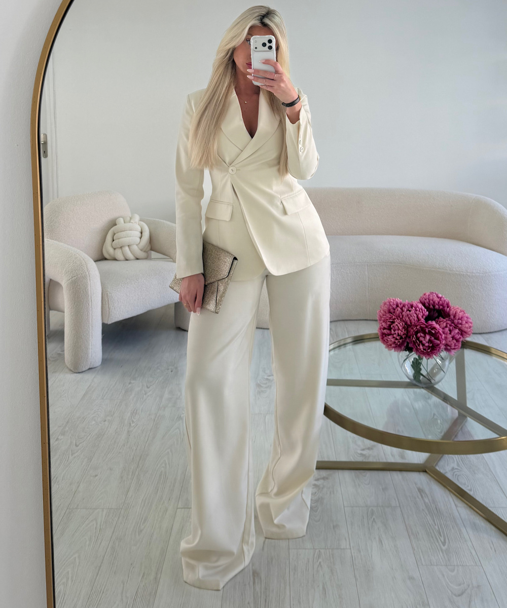 Extra-extra-long wide-leg cream trousers - DRESS DESIREE