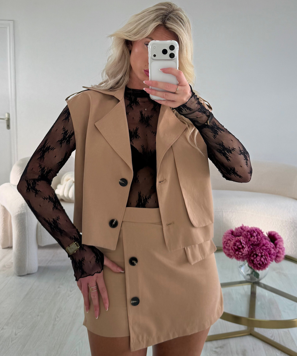 Camel safari sleeveless jacket