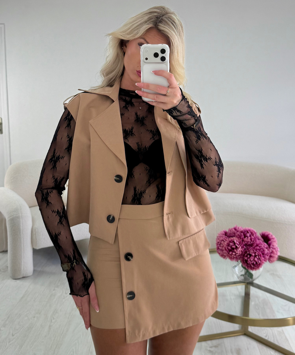Camel safari sleeveless jacket