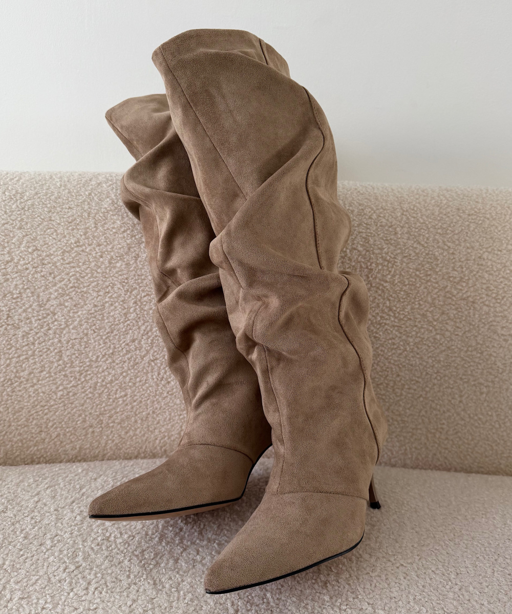 Loose draped beige suede boots