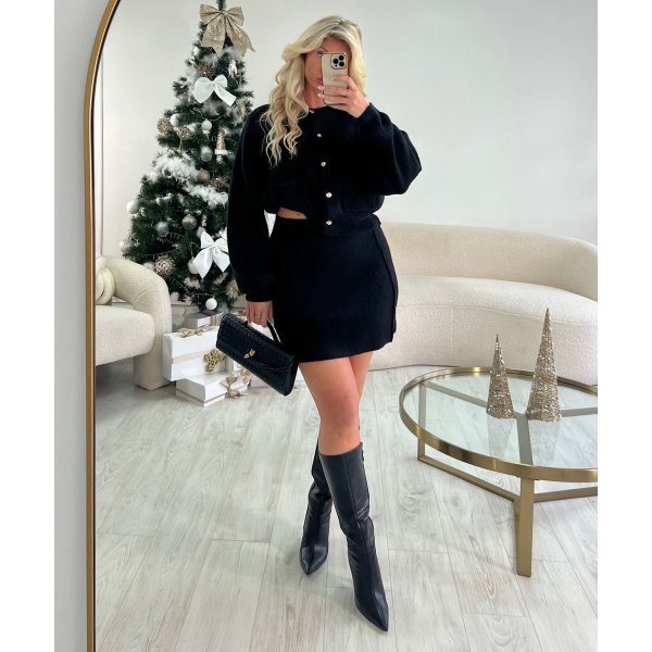 Thick black skirt