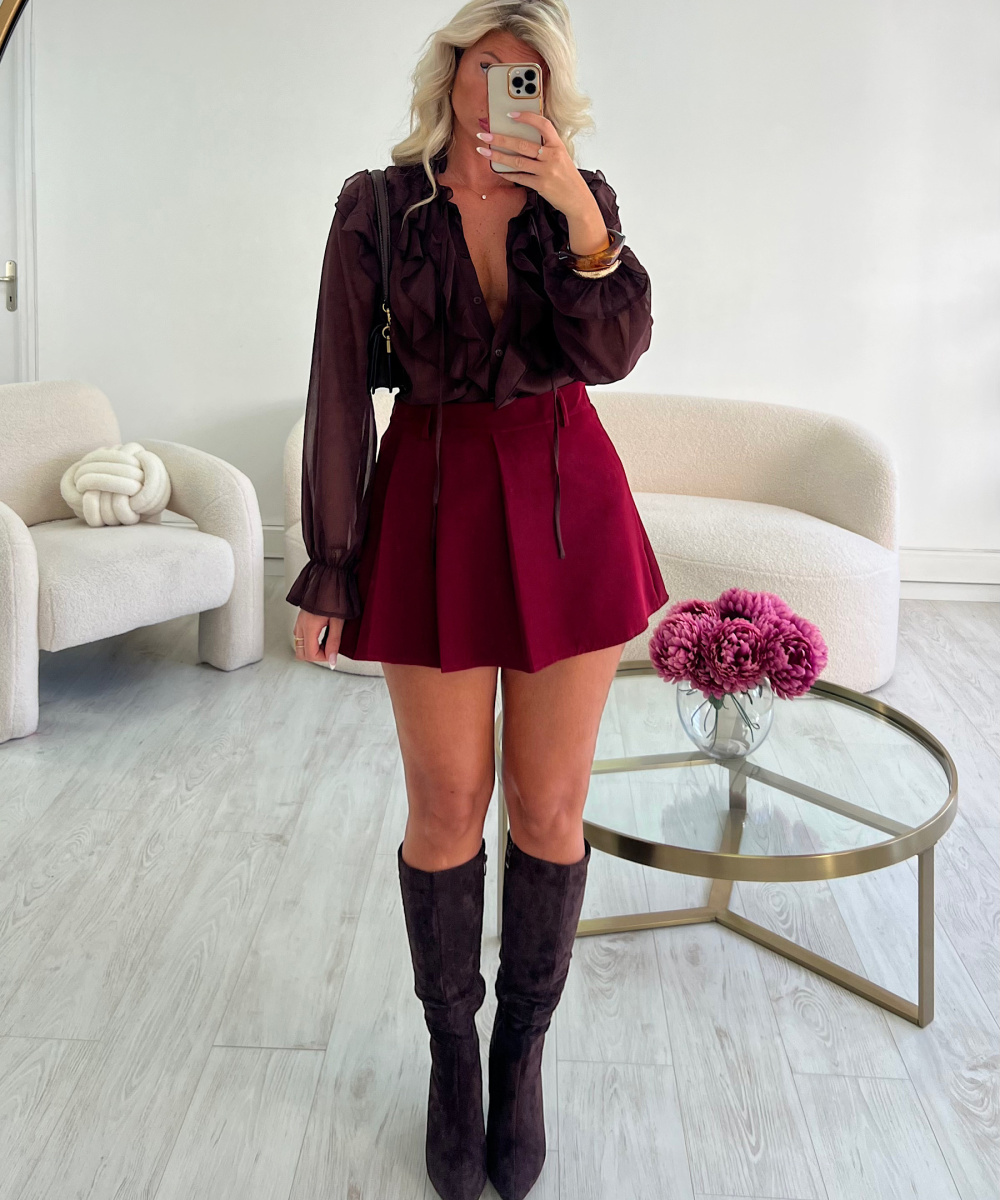 Burgandy pleated short skirt
