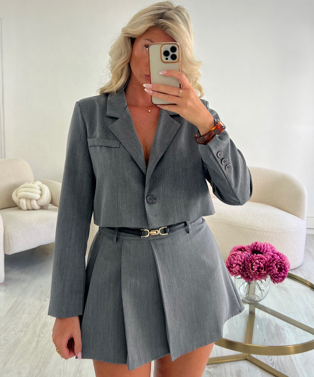 Grey pleated short skirt