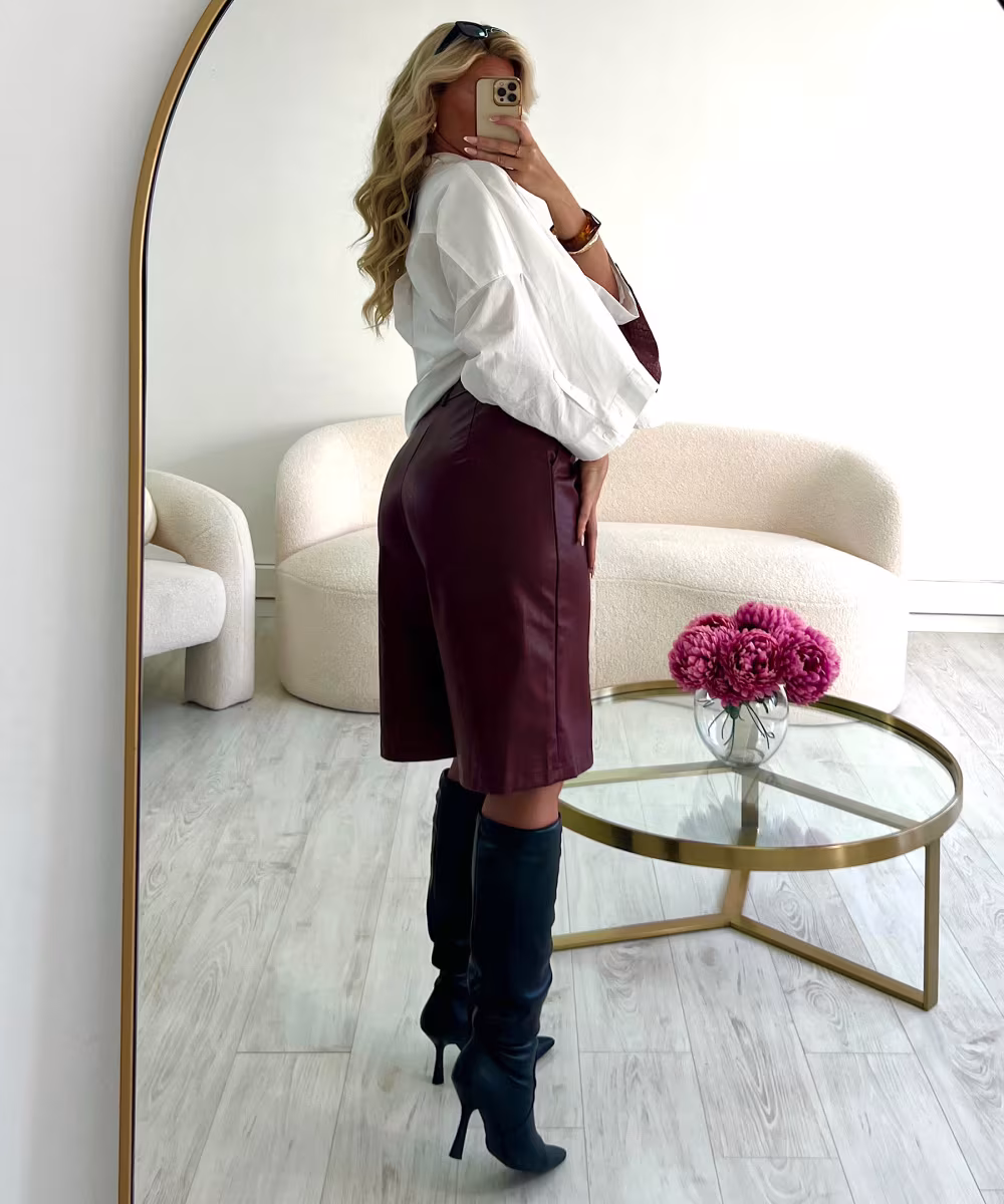 Burgundy faux leather Bermuda shorts