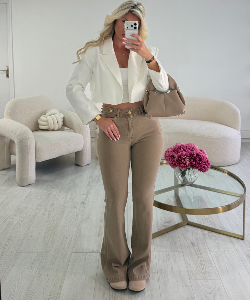 Creamy standard flare jeans - DRESS DESIREE