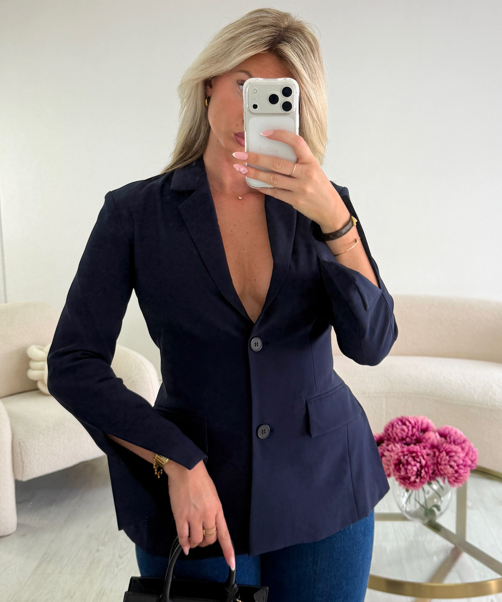 Sleeveless navy blue fitted blazer