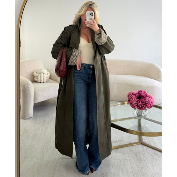 Long khaki trench coat with rolled-up sleeves and checked pattern
