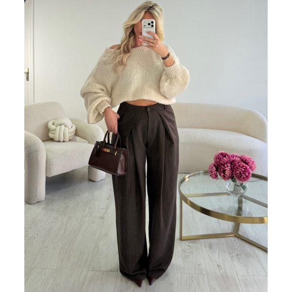Loose-Fit Asymmetrical beige Sweater - DRESS DESIREE