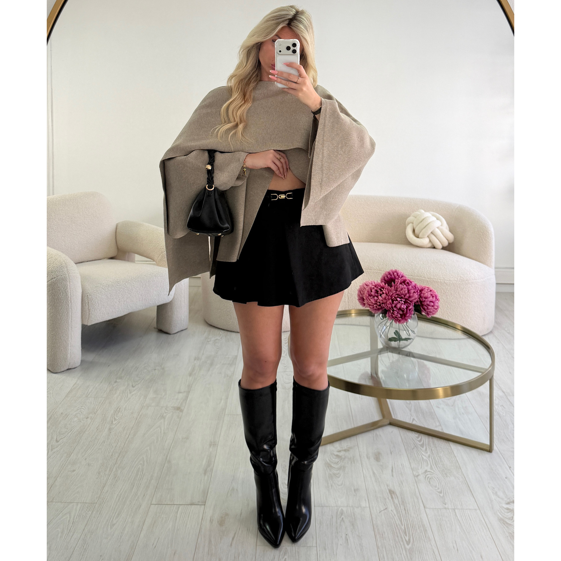 Black pleated short skirt